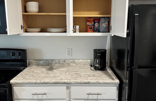 Ludowici Haus | Charming 2-bedroom townhome with AC, WiFi in welcoming Ludowici