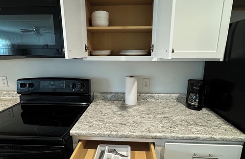 Ludowici Haus | Charming 2-bedroom townhome with AC, WiFi in welcoming Ludowici