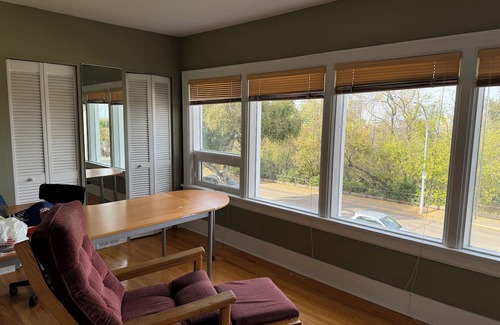 Saskatoon Downtown Haus | 5 minutes to downtown, University, Hospital, Cozy Gallery House on the River