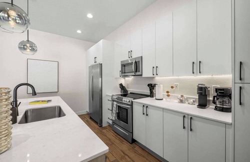 Pinecrest West Park Haus | Spacious New-Build 3Br Home Near Downtown Tampa