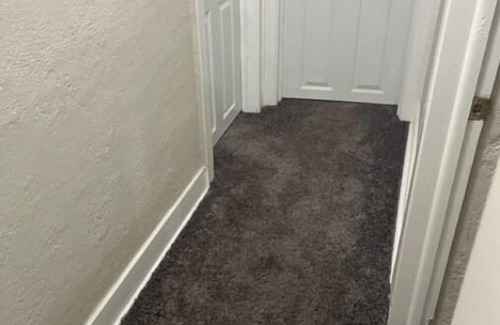 Robertsdale Haus | Charming 2-bedroom house in delightful Whiting with AC, WiFi