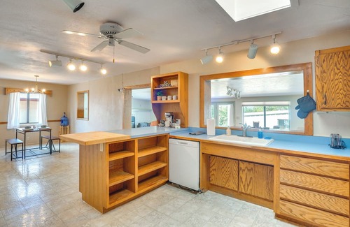 Pomerene Haus | 11 Mi to Kartchner Caverns: Home w/Yard in Benson