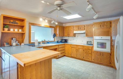 Pomerene Haus | 11 Mi to Kartchner Caverns: Home w/Yard in Benson