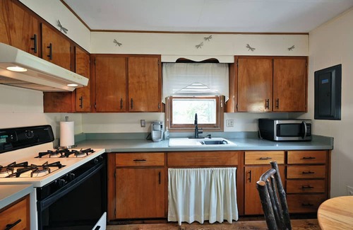 Brill Kabine | Cozy cabin in beautiful Sarona, WI, located just minutes away from Long Lake.