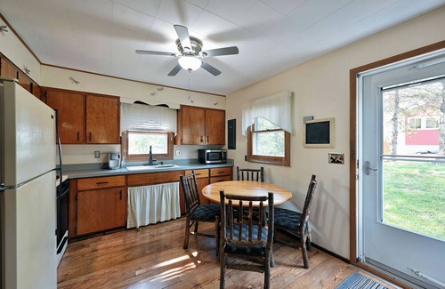 Brill Kabine | Cozy cabin in beautiful Sarona, WI, located just minutes away from Long Lake.