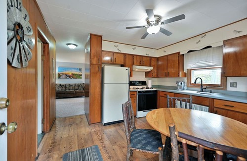 Brill Kabine | Cozy cabin in beautiful Sarona, WI, located just minutes away from Long Lake.