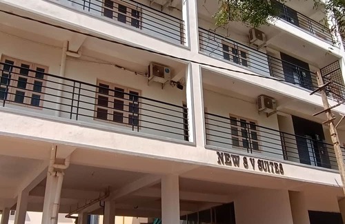 Yelahanka Haus | Spacious Bedroom hotel with AC and Free Wi-Fi in vibrant Bengaluru