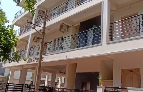 Yelahanka Haus | Spacious Bedroom hotel with AC and Free Wi-Fi in vibrant Bengaluru