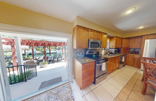 Big Coppitt Key Haus | 4BR/3BA Waterfront Home w/Pool, Tiki Bar, Dock, close to Key West, Sleeps 10