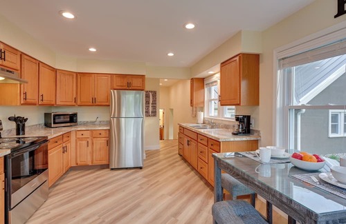 Bay City Wohnung | Riverfront Getaway 4 Mi to Downtown Bay City!