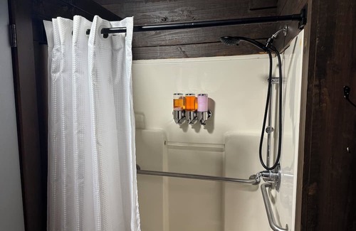 Crown Point Kabine | Cozy cabin in wonderful Marrero with WiFi, AC Cabin 6