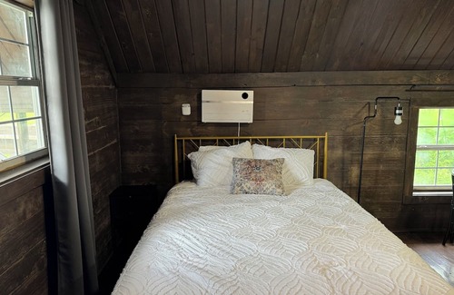 Crown Point Kabine | Cozy cabin in wonderful Marrero with WiFi, AC Cabin 6