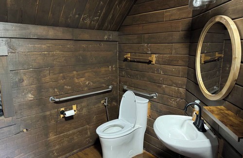 Crown Point Kabine | Cozy cabin in wonderful Marrero with WiFi, AC Cabin 6