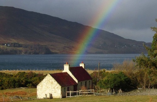 Garve Kabine | Luxury pods with a stunning loch view and access