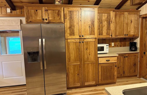 Pymatuning Central Haus | Charming 2 BR Lake House Steps from Pymatuning