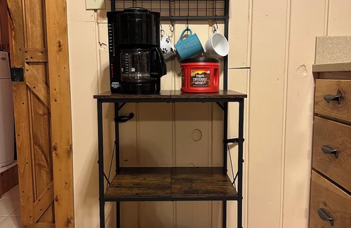 Pymatuning Central Haus | Charming 2 BR Lake House Steps from Pymatuning