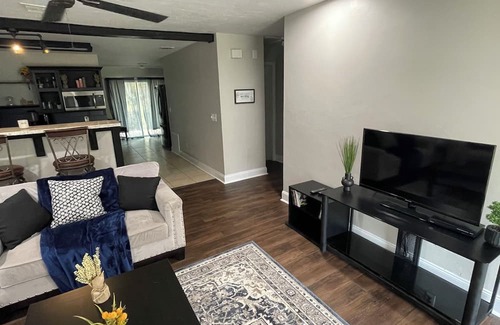 Gainesville Haus | The Meadow Retreat