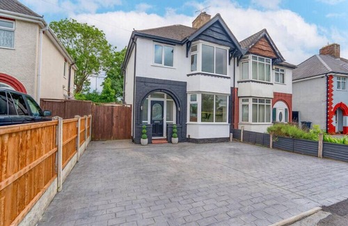 Wolverhampton Haus | Stylish House in Wolverhampton with Free Parking
