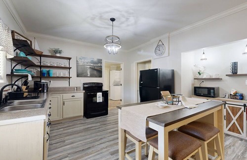 Guntersville Haus | Cozy home- Close to Lake and Boat Ramp