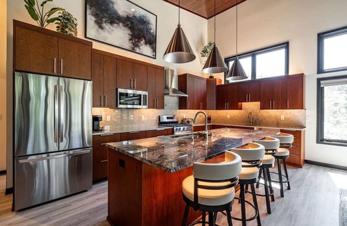 Okauchee Lake Haus | Okauchee Fairway: 4 BD | 4 BA