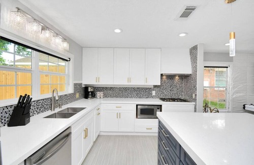 MacGregor Haus | Sleeps 20~7BD5BA Min to UH, TSU&TX Medical Center