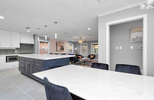 MacGregor Haus | Sleeps 20~7BD5BA Min to UH, TSU&TX Medical Center
