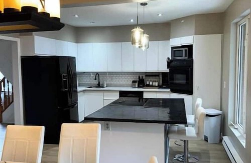 Sudbury Haus | Modern Home in Greater Sudbury(NO Cleaning Fee’s)