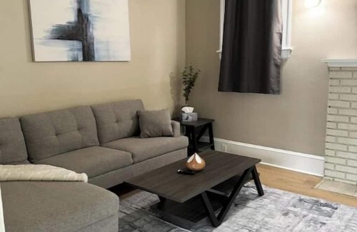 Sudbury Haus | Modern Home in Greater Sudbury(NO Cleaning Fee’s)