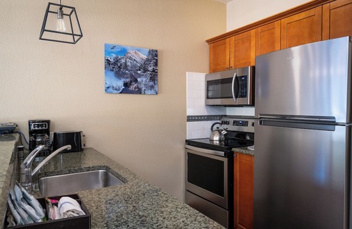 Olympic Valley Eigentumswohnung | Mountain Facing Ski-In/Ski-Out Top Floor 1 Bedroom Condo