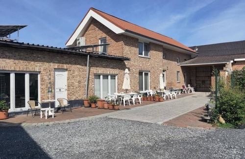 Widooie Wohnung | Hoeve Hofgaarde: The Cherry Garden