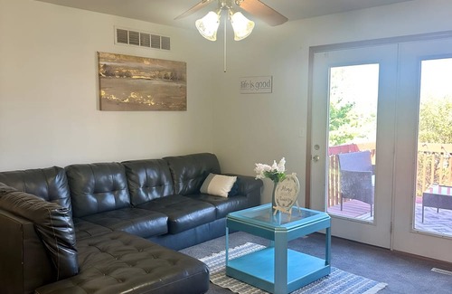 Coralville Haus | Quiet and convenient house close to UIHC