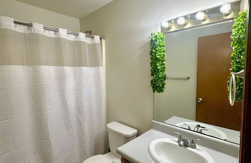 Coralville Haus | Quiet and convenient house close to UIHC