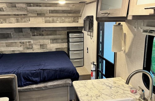 Disney Haus | GRAND LAKE! Cozy Camper with AC and WiFi located at Hogan’s off-road park!