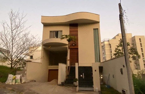 Volta Redonda Haus | Beautiful room in Belvedere VR complete house - Guest house