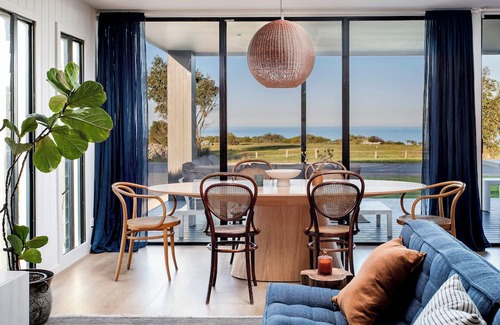 Dalrymple Haus | Upscale your Yorkes Adventure with a Modern Mood