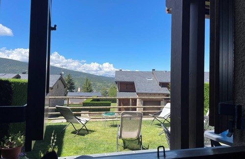 Osseja Wohnung | Renovated apartment with private garden, parking, swimming pool and high speed WiFi