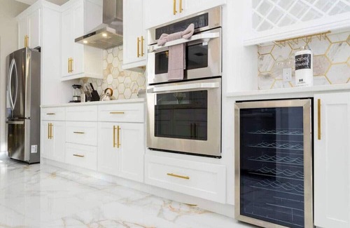Highgate Park Haus | 407A) Extremely nice home with private pool!