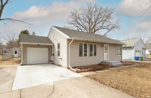 Waverly Haus | Waverly 3 Bed 2 Bath Homen