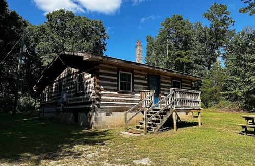 Keysville Kabine | Charming 2-bedroom cabin in Keysville with AC, WiFi