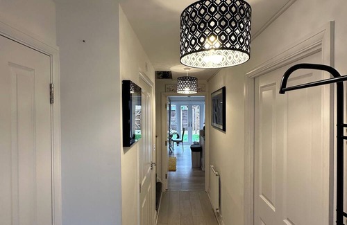 Bordesley Haus | Modern 5 Bedroom Central House With Wifi