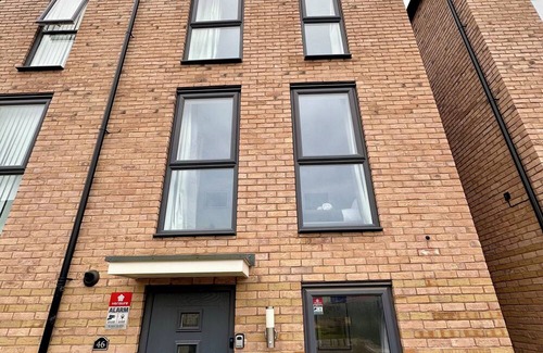 Bordesley Haus | Modern 5 Bedroom Central House With Wifi