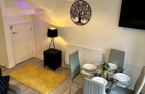 Bordesley Haus | Modern 5 Bedroom Central House With Wifi