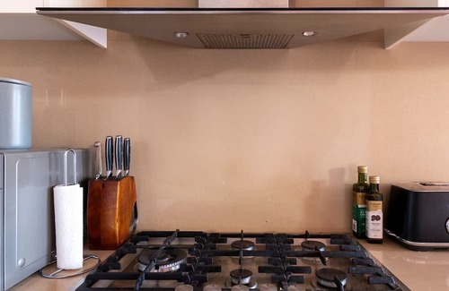 Redfern Wohnung | Prime Location Retreat with Private Garage Parking