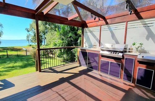 Berkeley Vale Haus | Ultimate Lakefront Luxury Pool Table Games Room