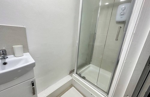 Kidderminster Wohnung | Relaxing Studio Apartment in Scenic Kidderminster