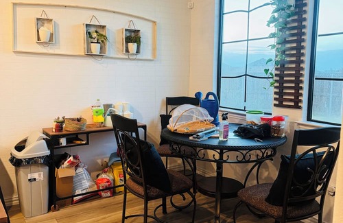 Clear Lake Haus | Comfy room near lake with shared amenities