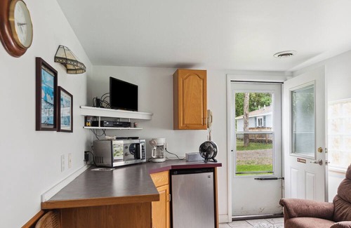 Greenbush Kabine | Cottage #8: Studio Relaxing Lakefront Retreat!nn