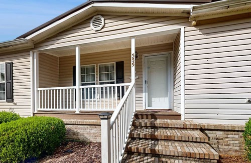 Stemley Haus | Lakefront dog friendly retreat w/boat ramp & dock