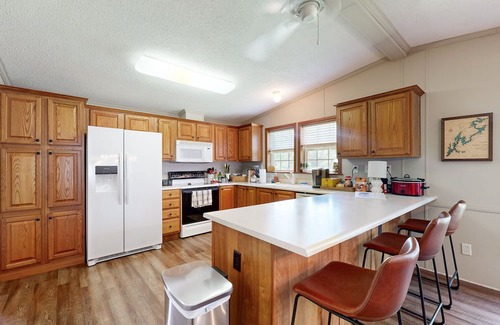 Stemley Haus | Lakefront dog friendly retreat w/boat ramp & dock