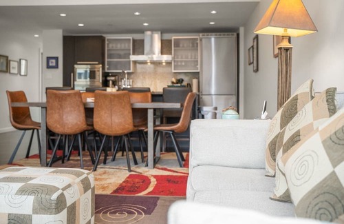 Inner Harbour Eigentumswohnung | Downtown 2Bed, Office, Pool, Gym, Parking, 2 Large Patios. City & Pond Views!